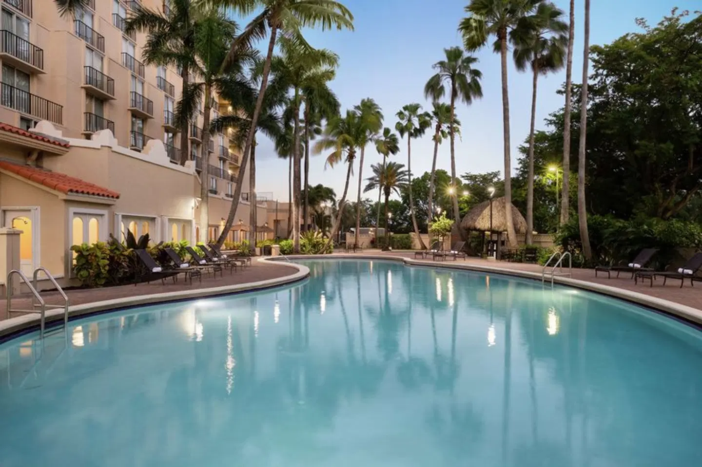 Embassy Suites by Hilton Miami International Airport OUTDOOR_POOL