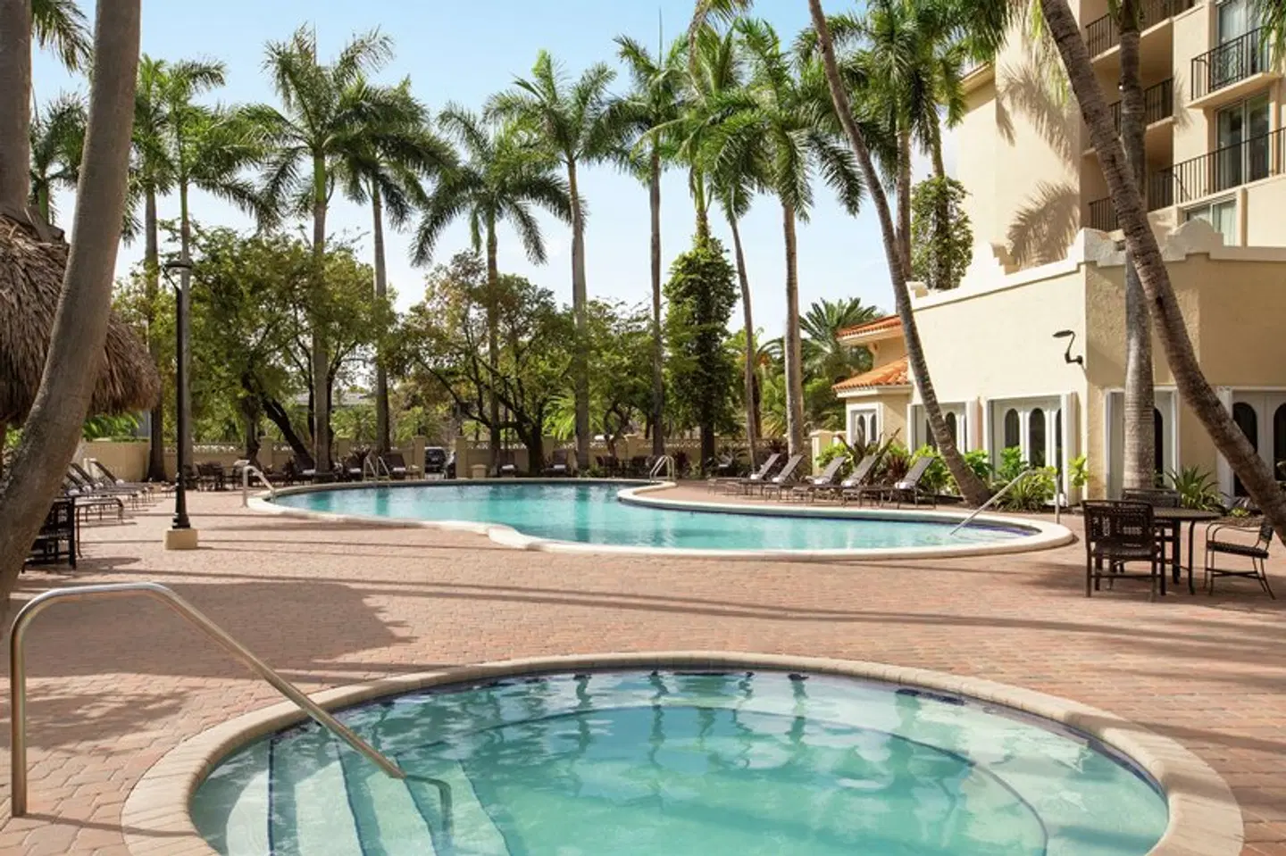 Embassy Suites by Hilton Miami International Airport OUTDOOR_POOL