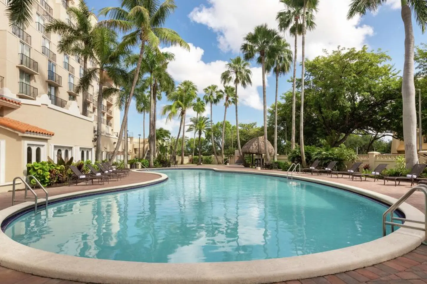 Embassy Suites by Hilton Miami International Airport OUTDOOR_POOL