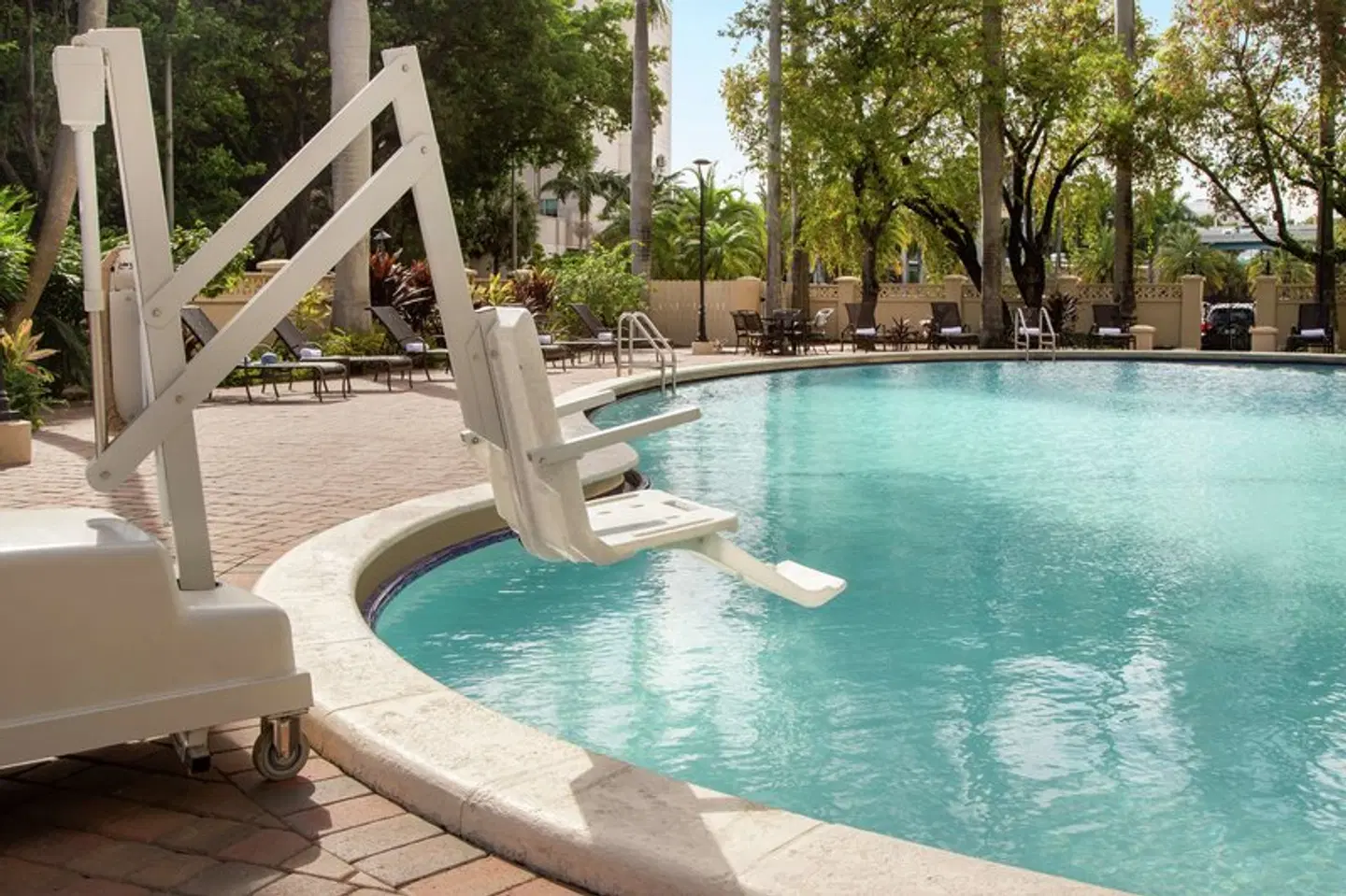 Embassy Suites by Hilton Miami International Airport OUTDOOR_POOL