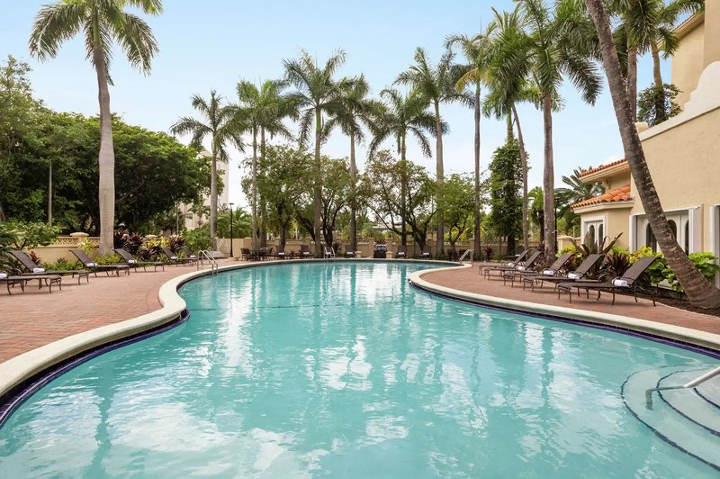 Embassy Suites by Hilton Miami International Airport OUTDOOR_POOL