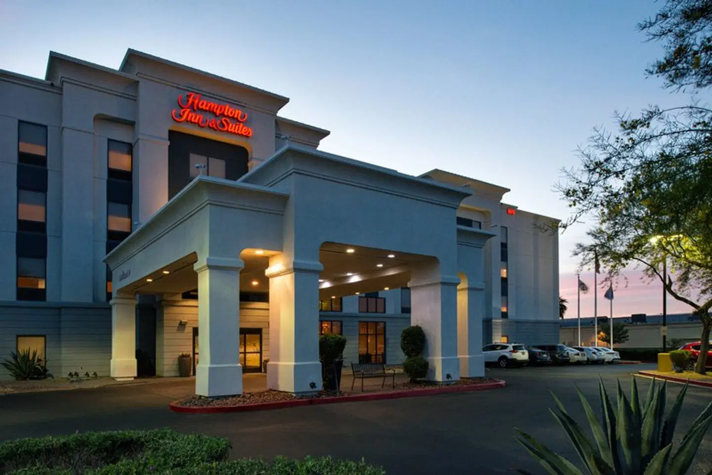 Hampton Inn & Suites Las Vegas Airport EXTERIOR