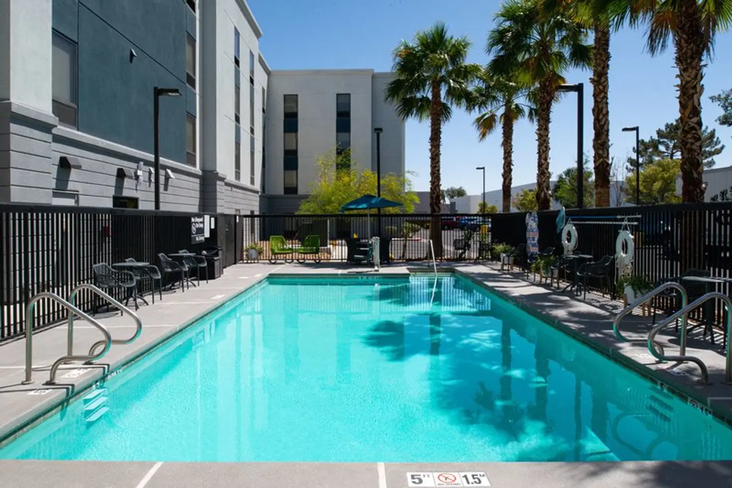 Hampton Inn & Suites Las Vegas Airport OUTDOOR_POOL