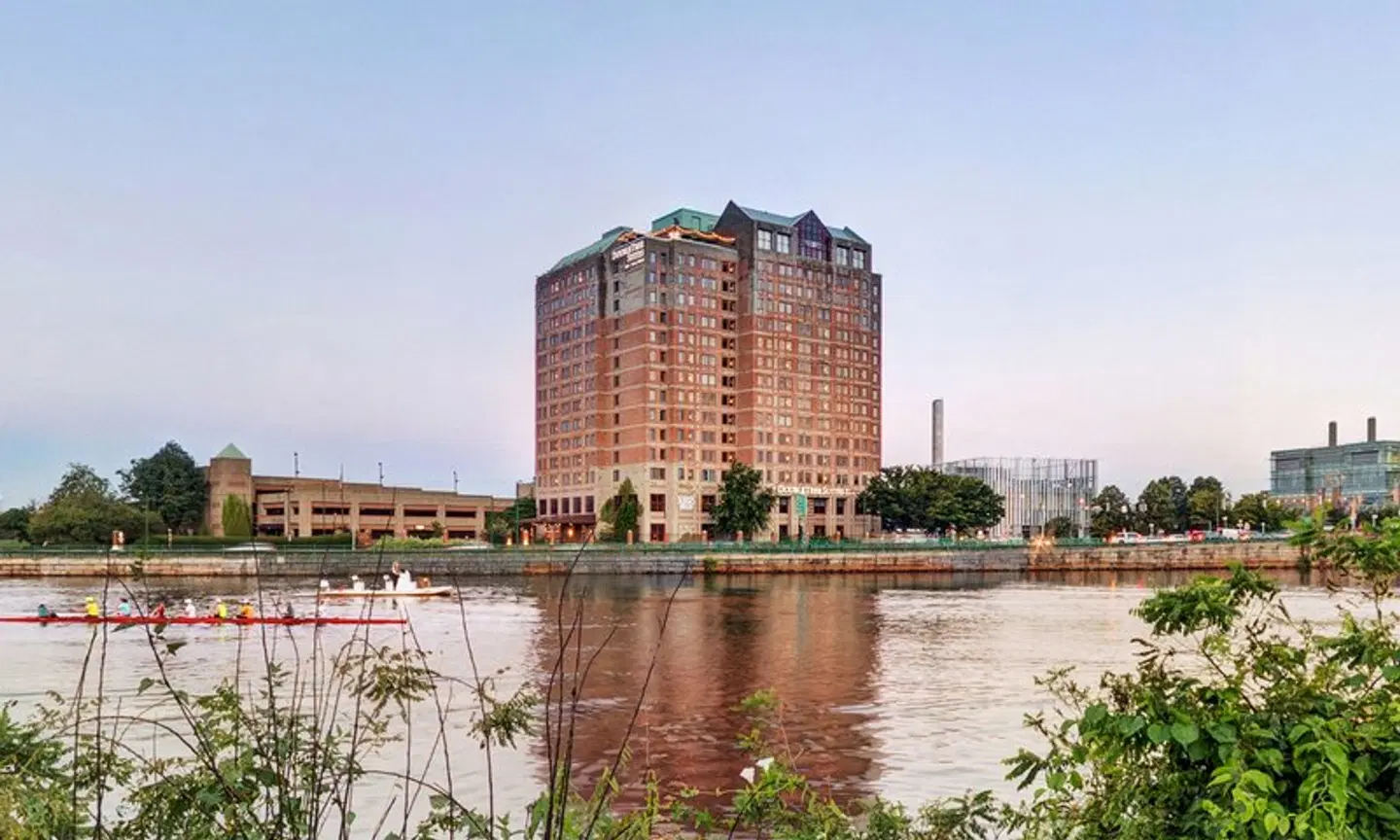 DoubleTree Suites by Hilton Boston - Cambridge EXTERIOR