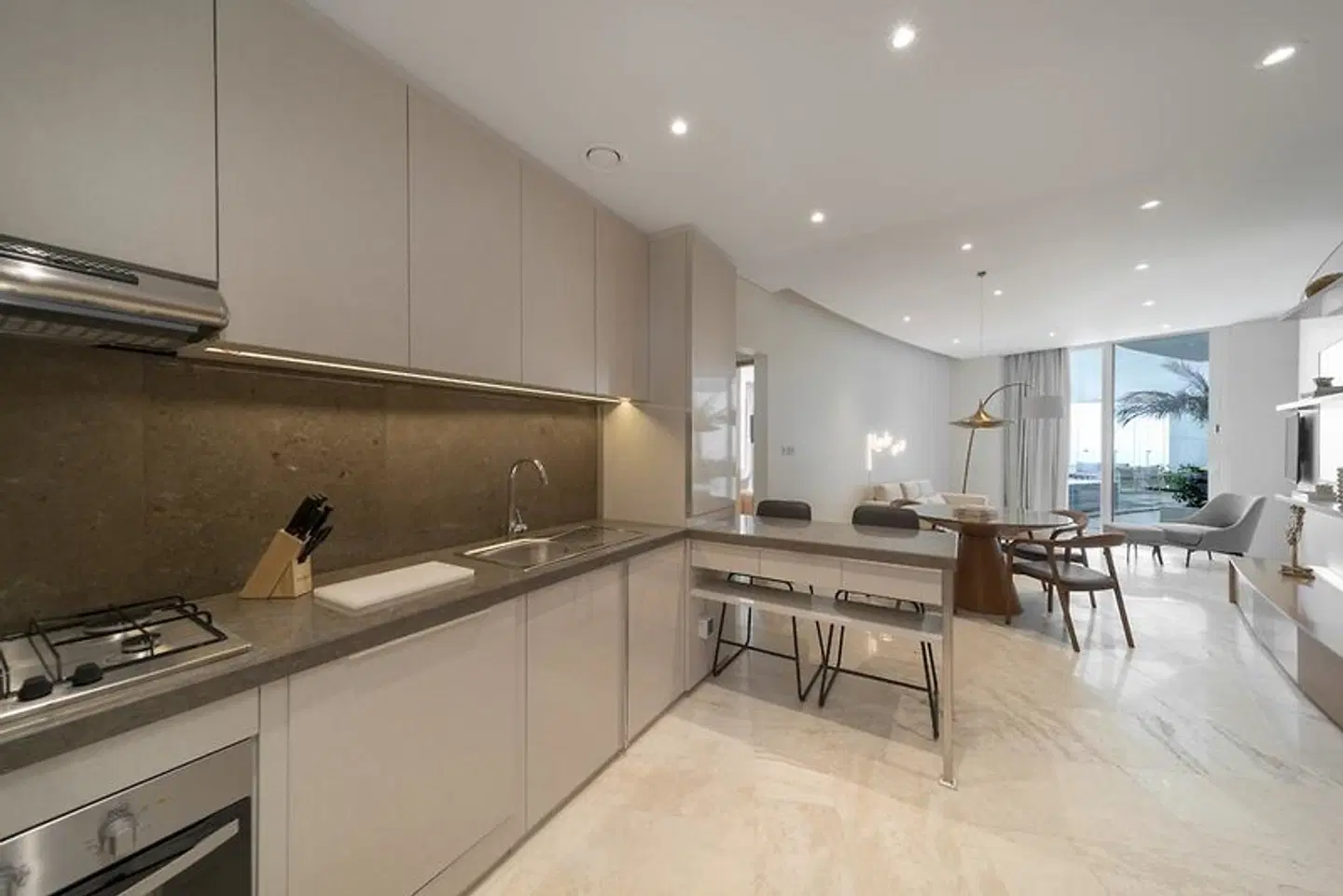 Five Jumeirah Village Badezimmer
