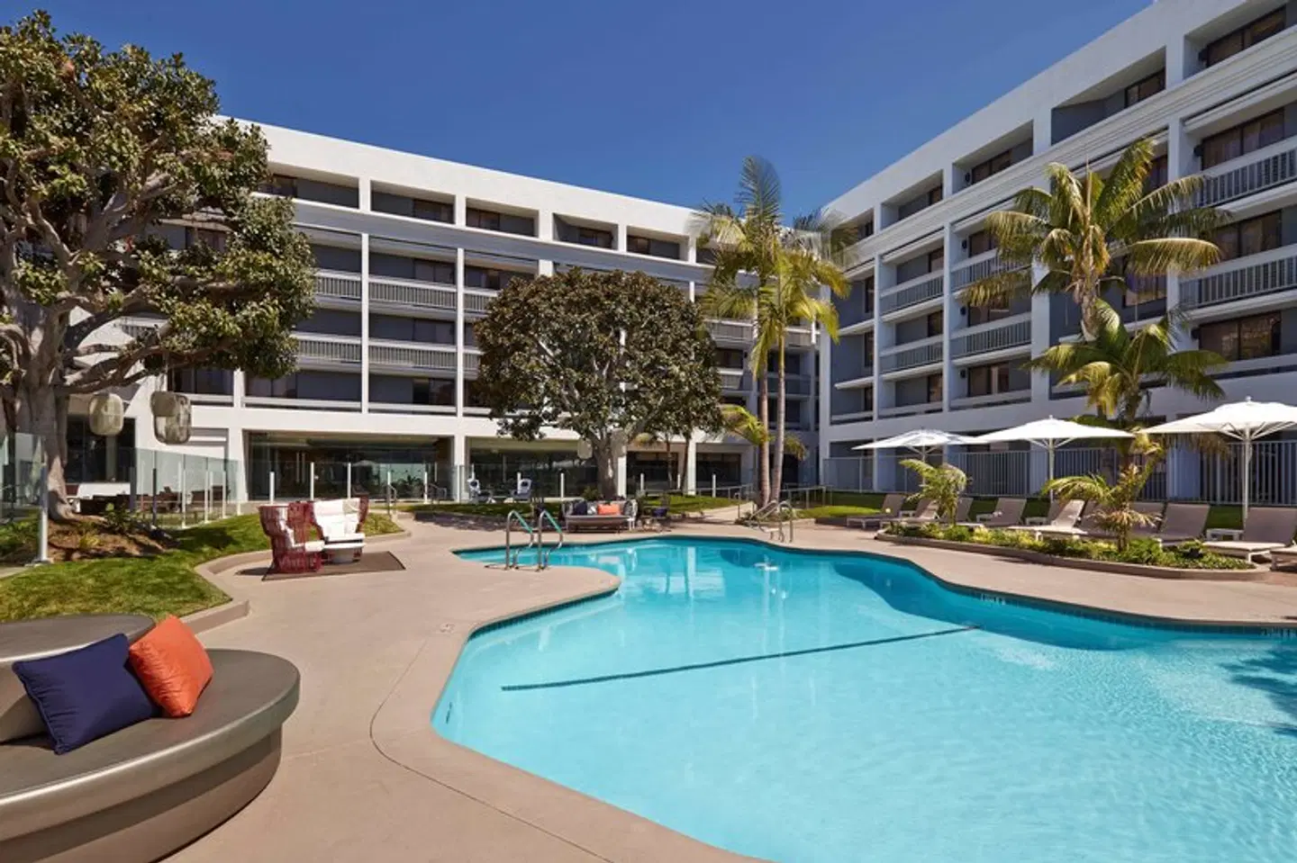 Hotel MdR Marina del Rey - a DoubleTree by Hilton OUTDOOR_POOL