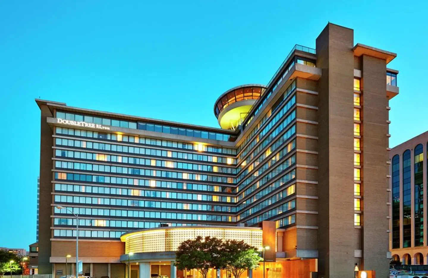 DoubleTree by Hilton Washington DC - Crystal City EXTERIOR