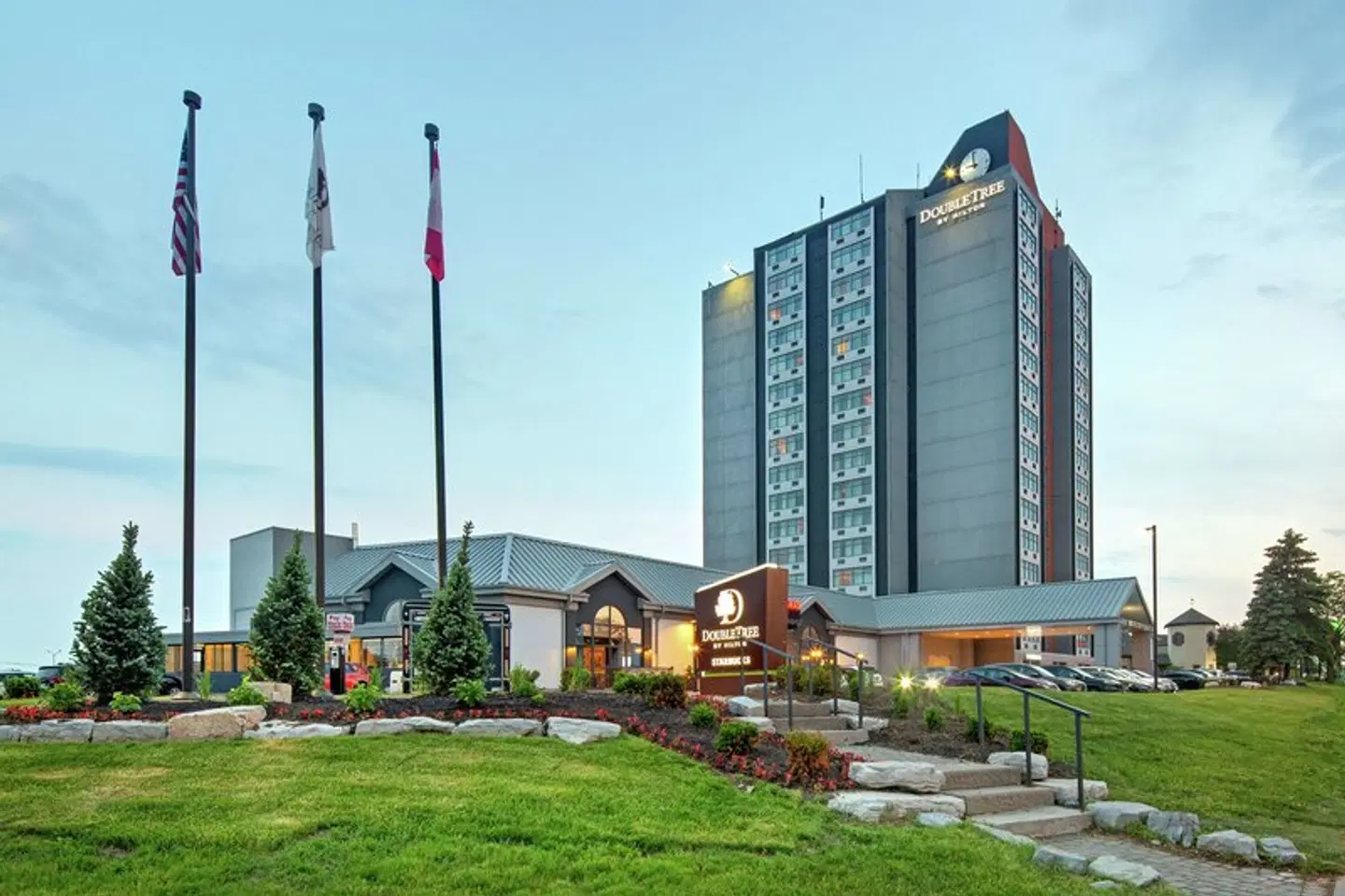 DoubleTree by Hilton Toronto Airport EXTERIOR