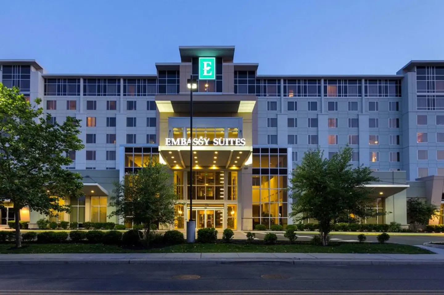 Embassy Suites by Hilton Newark Airport EXTERIOR