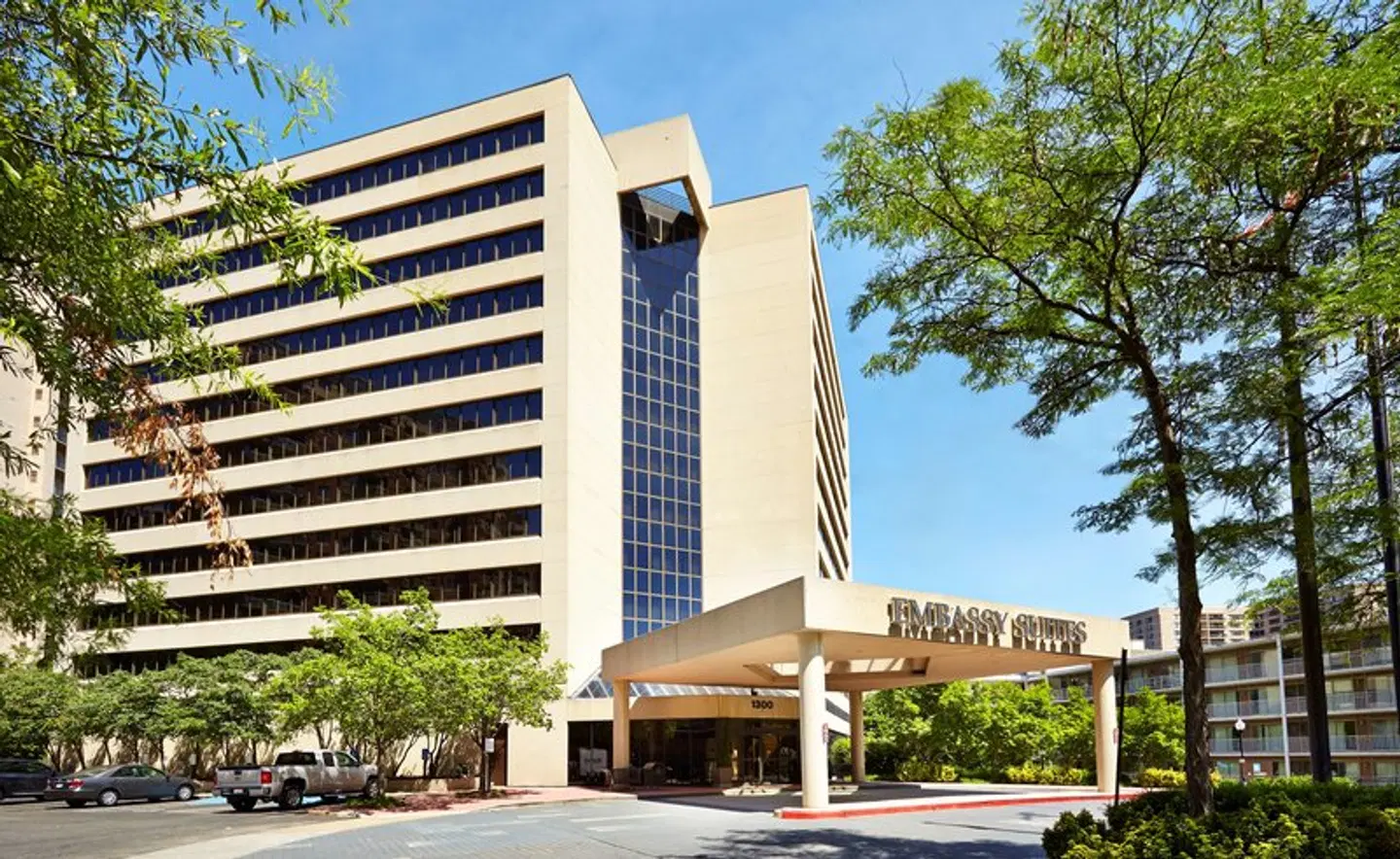 Embassy Suites by Hilton Crystal City National Airport EXTERIOR