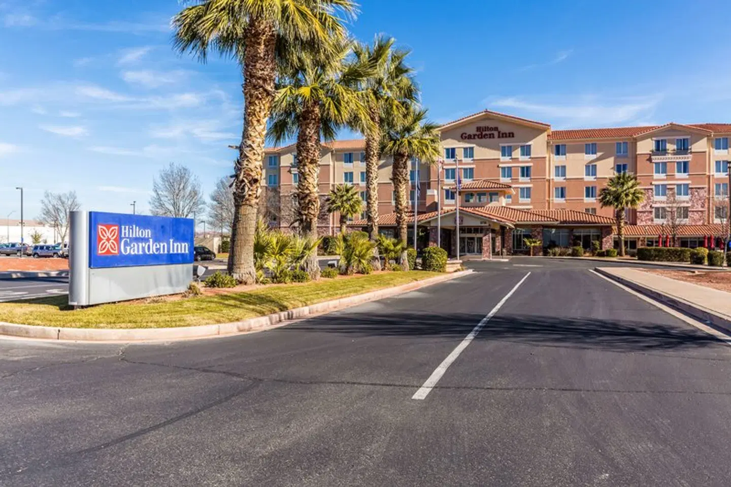 Hilton Garden Inn St. George EXTERIOR