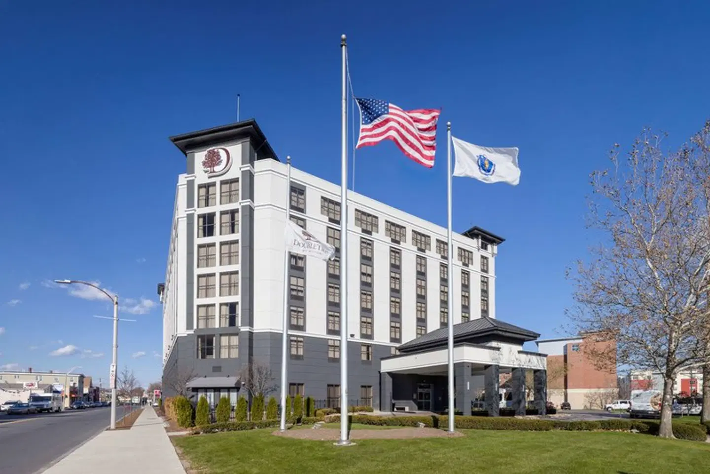 DoubleTree by Hilton Boston Logan Airport Chelsea EXTERIOR