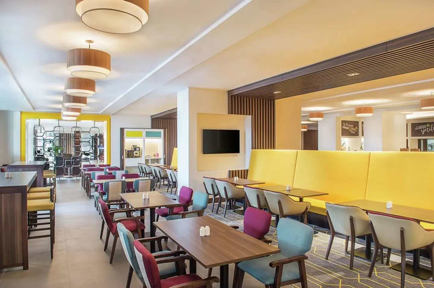 Hampton by Hilton Dubai Airport Bar