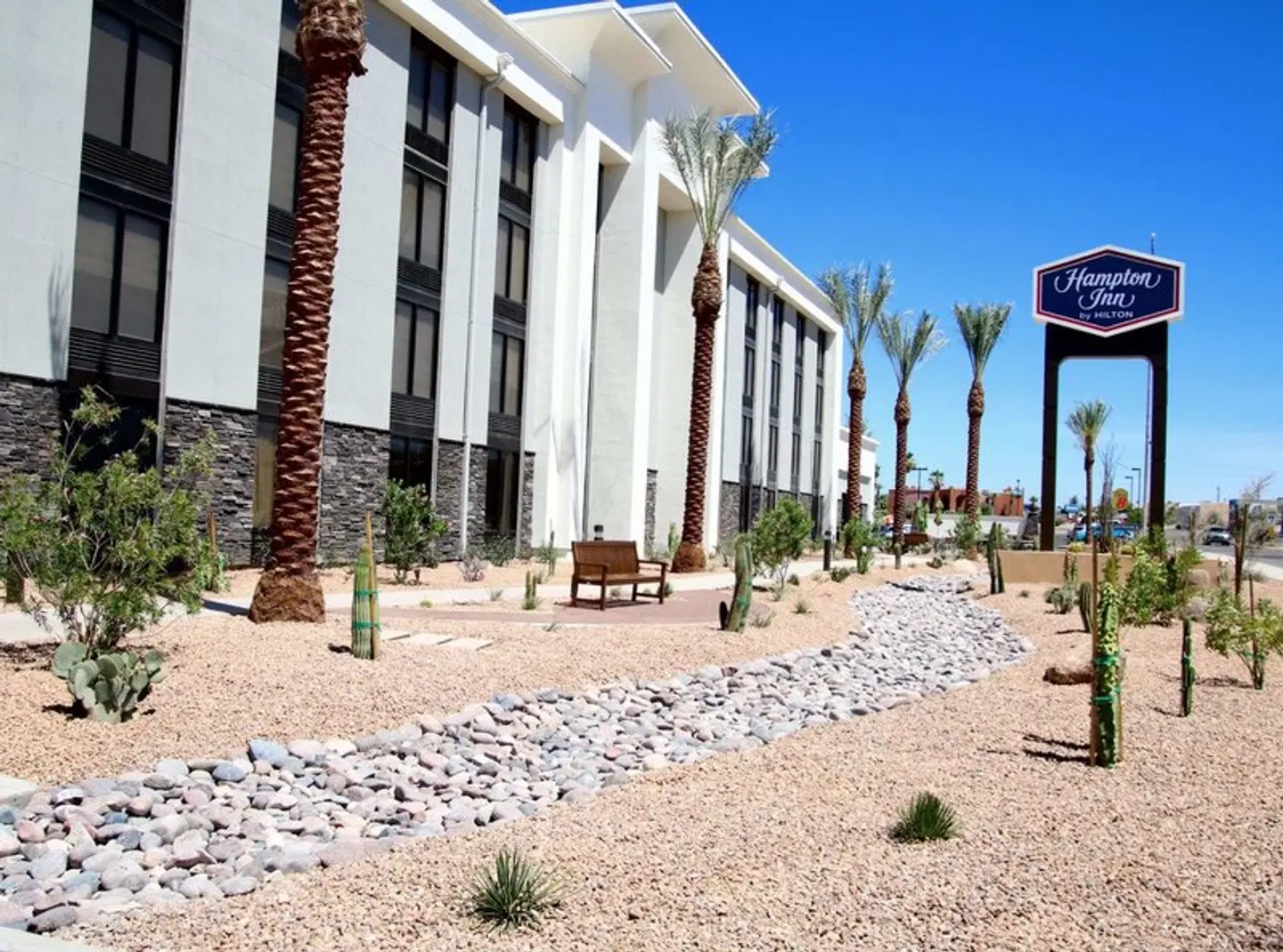Hampton Inn Lake Havasu City EXTERIOR
