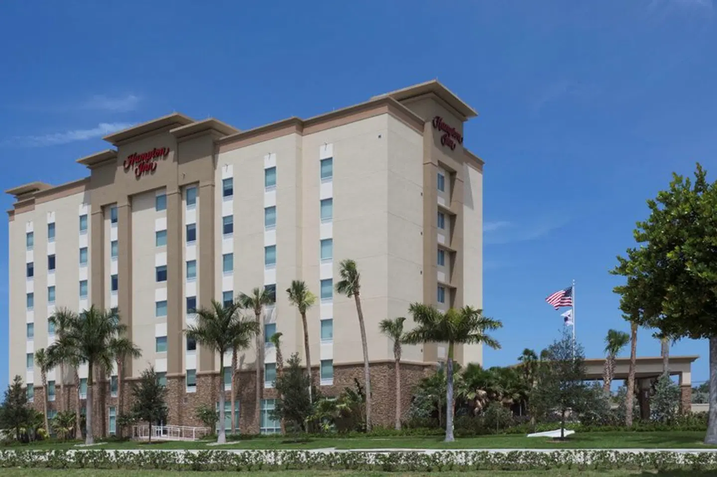 Hampton Inn Fort Lauderdale Pompano Beach EXTERIOR