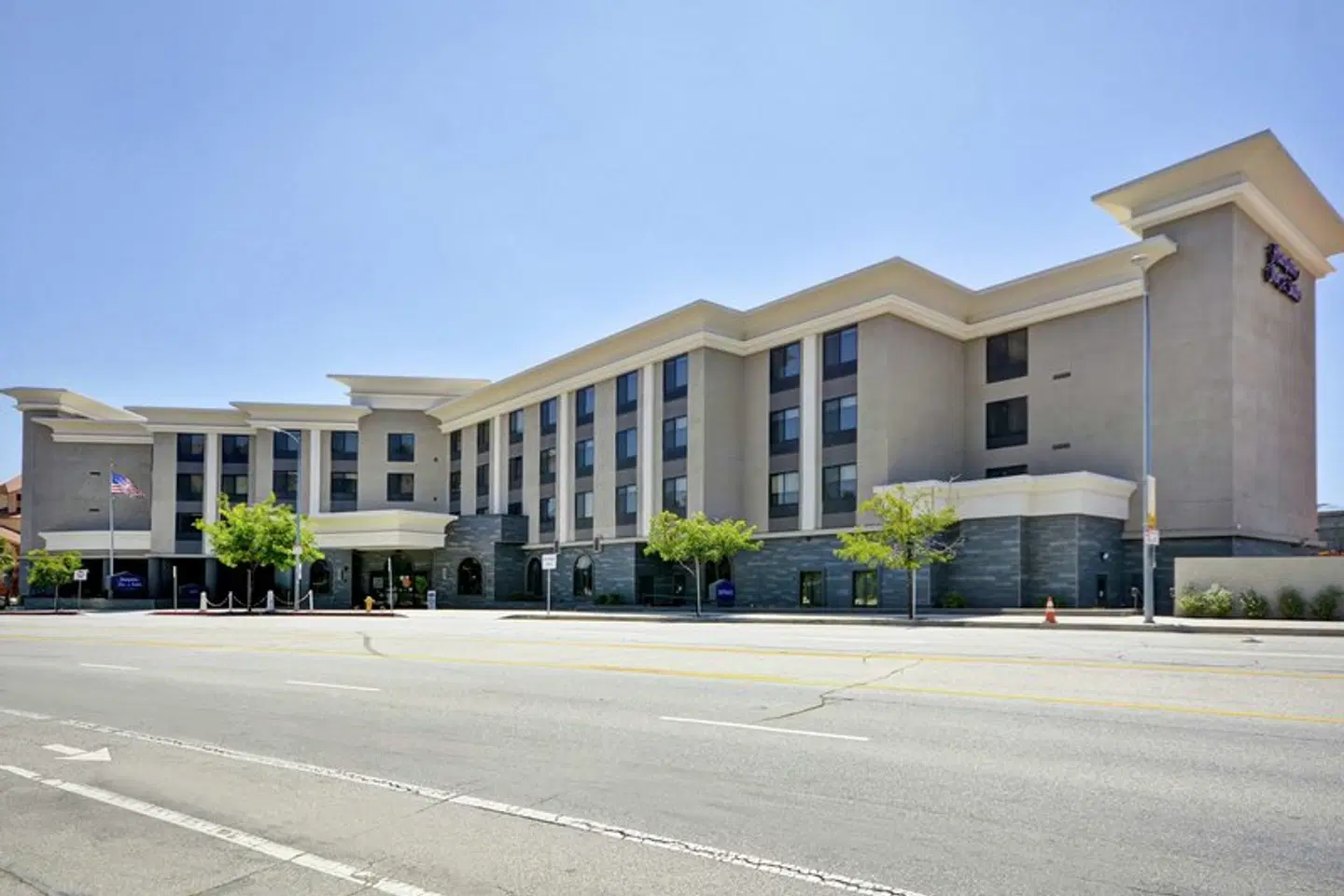 Hampton Inn & Suites Los Angeles Burbank Airport EXTERIOR