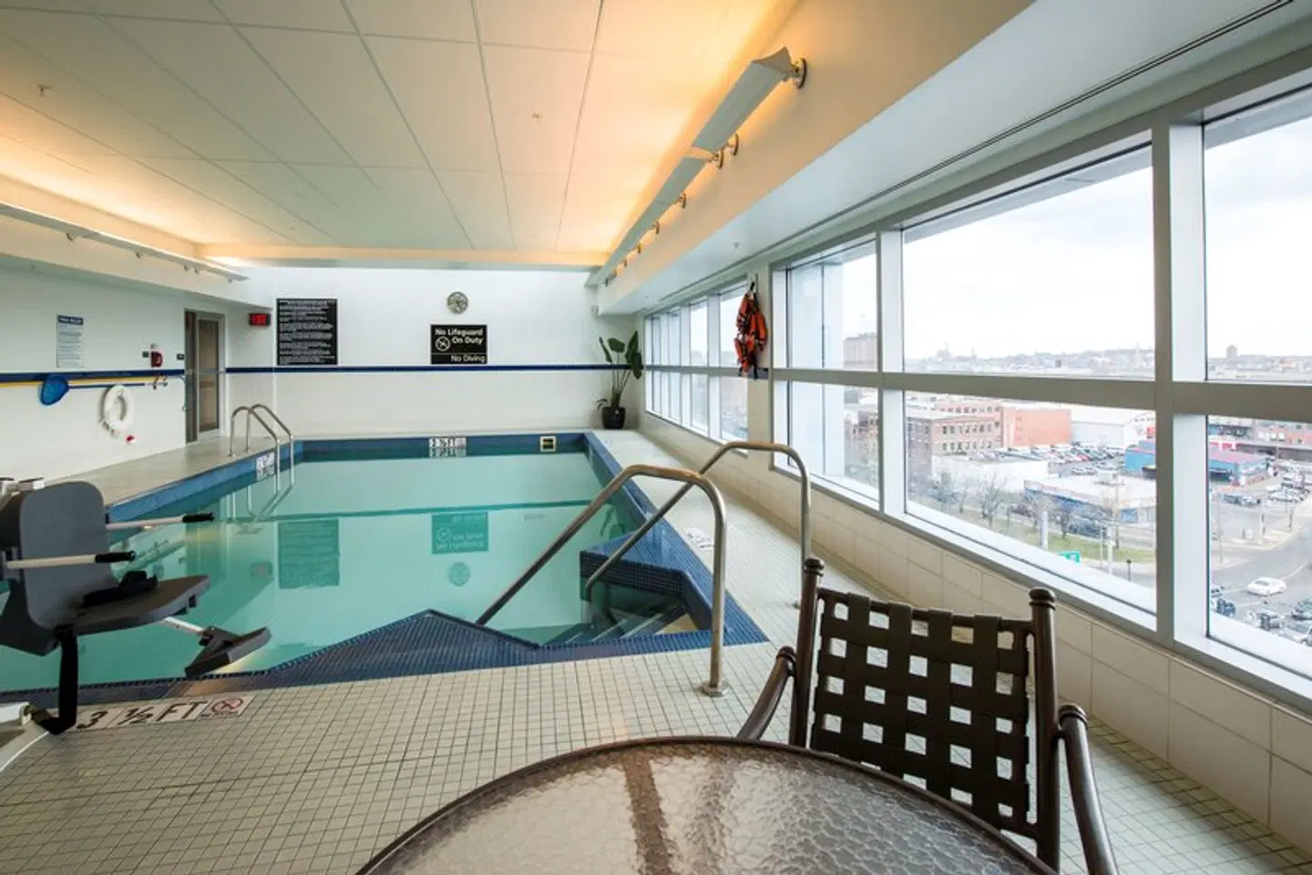 Hampton Inn & Suites Boston Crosstown Center Hallenbad