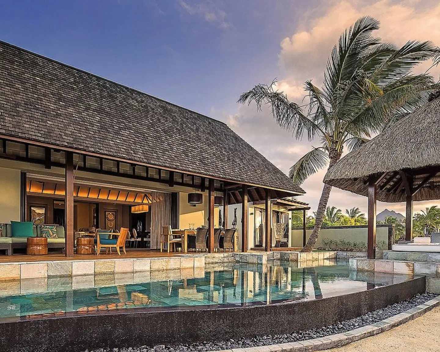 Four Seasons Resort Mauritius at Anahita Bar