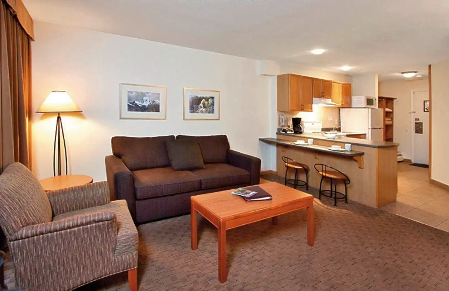 The Jasper Inn & Suites by INNHotels Lobby