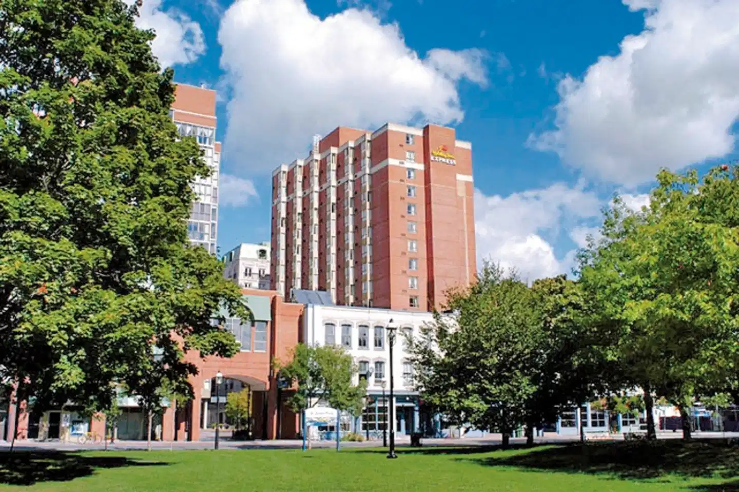 Holiday Inn Express Downtown Toronto Aussenansicht