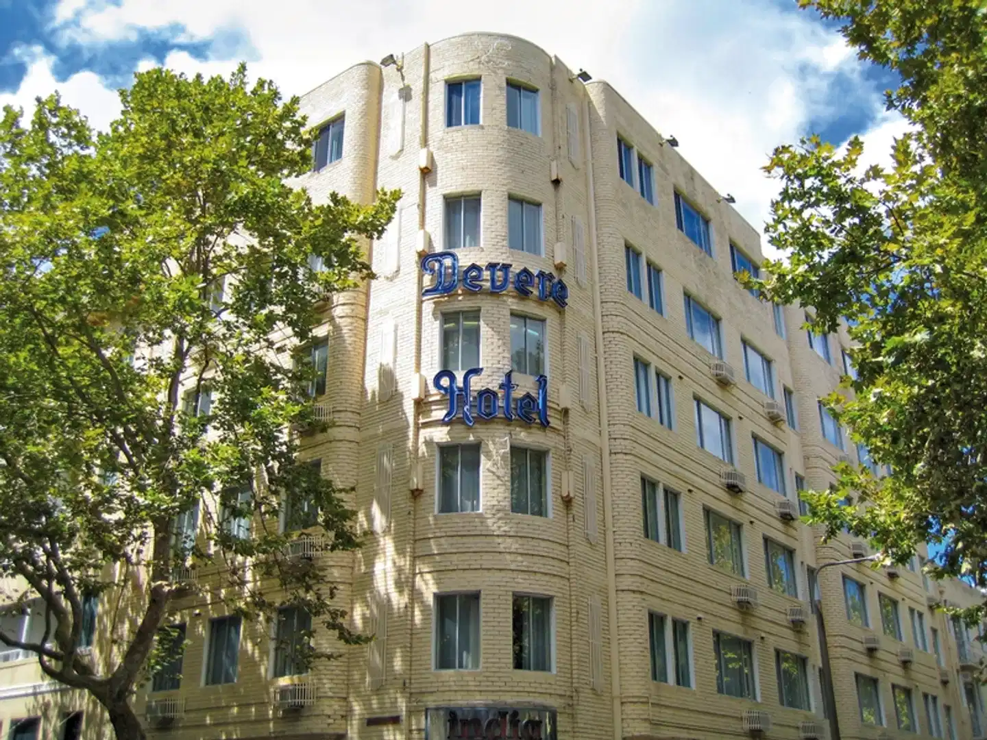 DeVere Hotel Aussenansicht