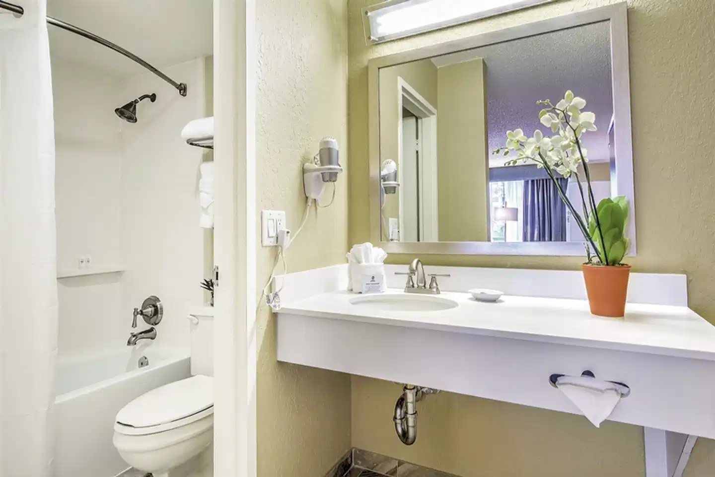 Best Western on the Bay Inn & Marina Badezimmer