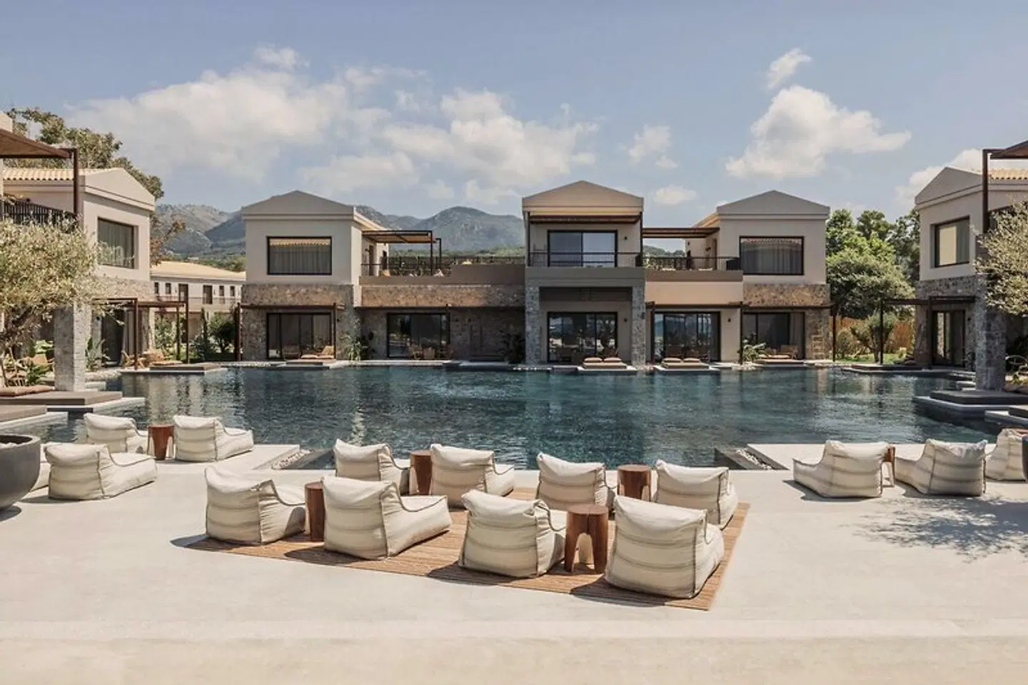 Unda OUTDOOR_POOL