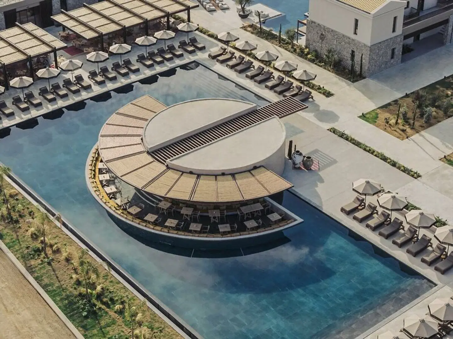 Unda OUTDOOR_POOL