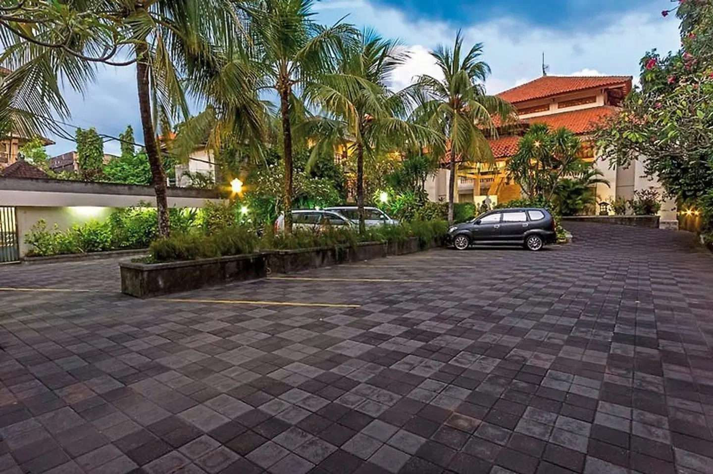 Puri Raja Hotel Legian Bali Garten