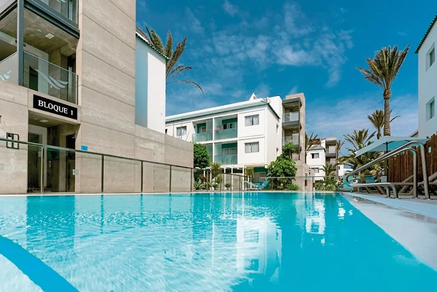 Bristol Sunset Beach OUTDOOR_POOL