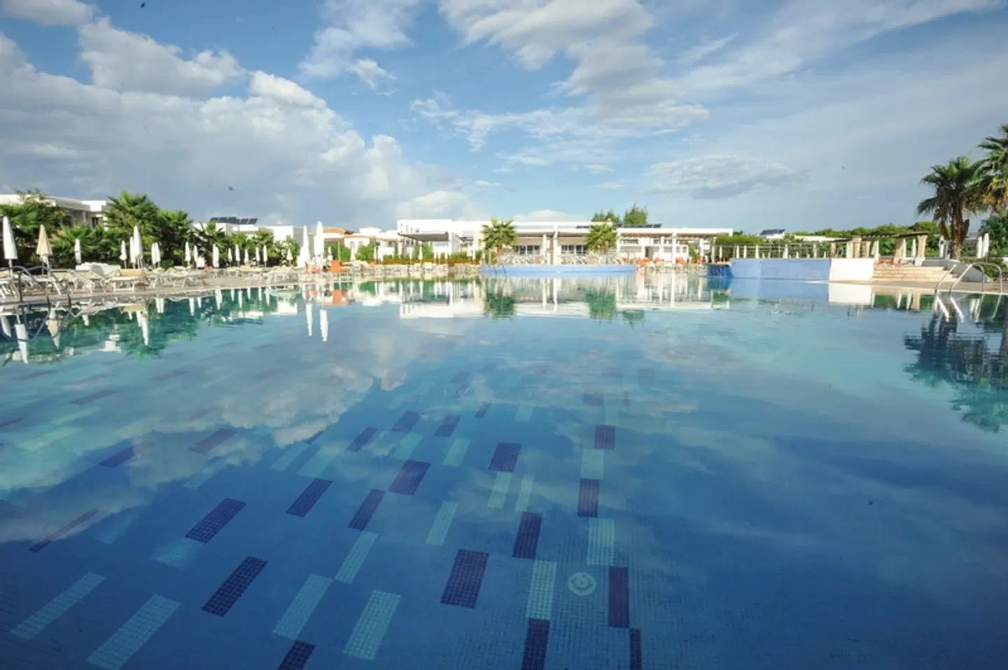 Riva Marina Resort OUTDOOR_POOL