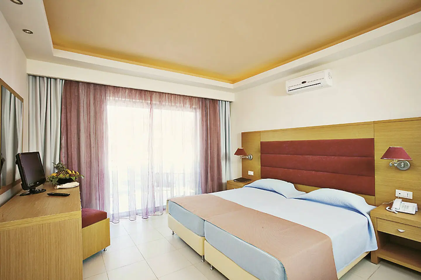 Lydia Maris ROOM_EXAMPLE