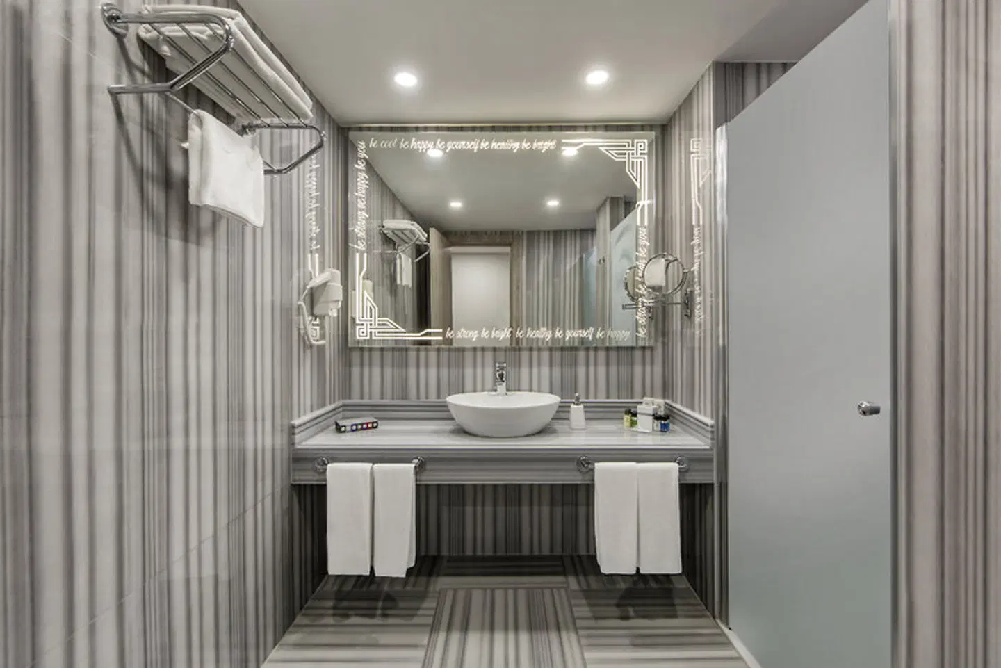 Delphin BE GRAND Resort Badezimmer