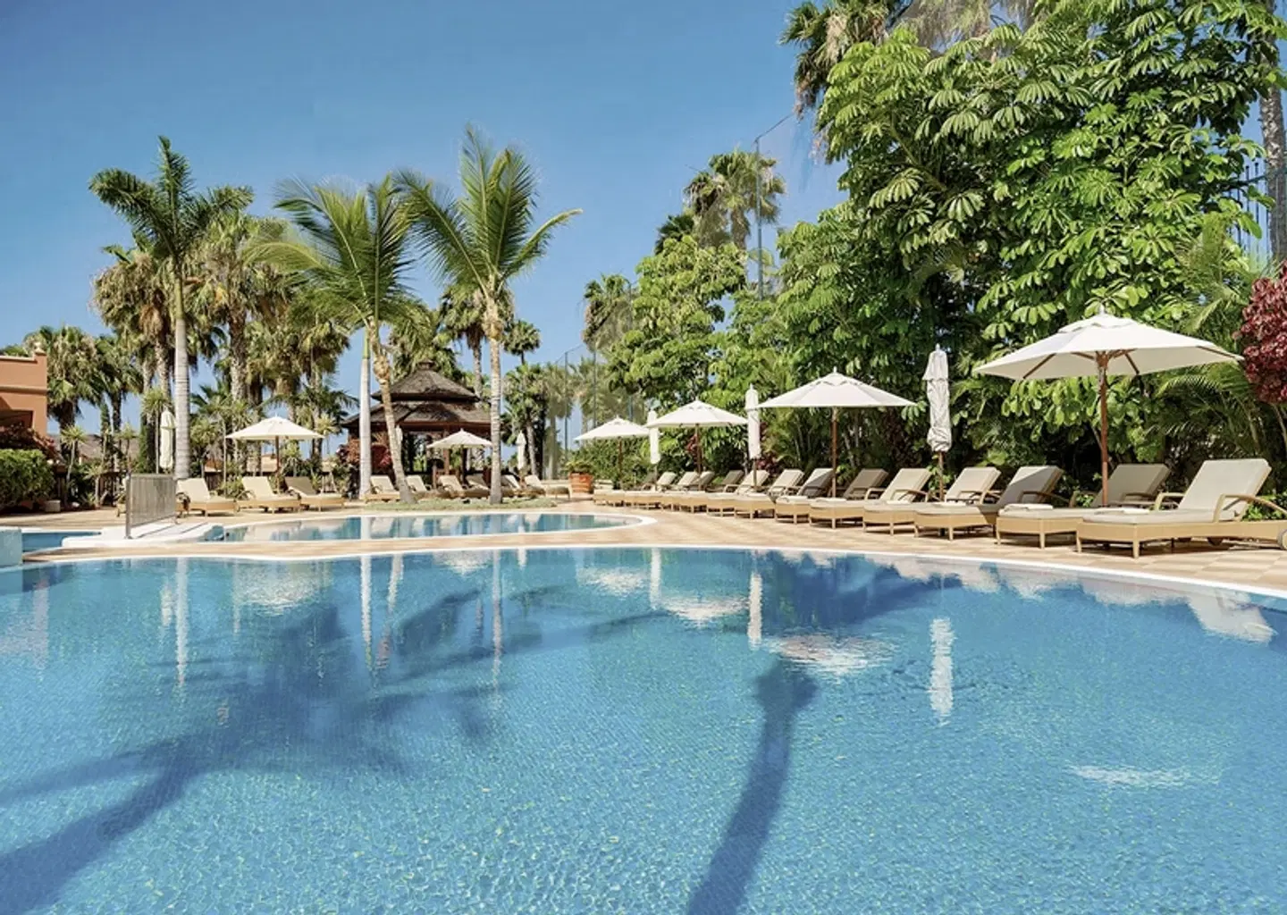 Las Madrigueras Golf Resort & Spa OUTDOOR_POOL