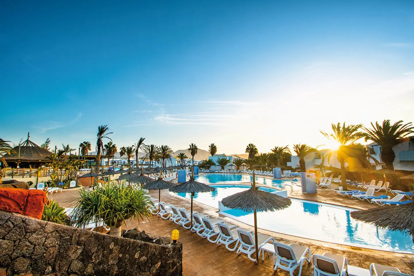 HL Paradise Island OUTDOOR_POOL