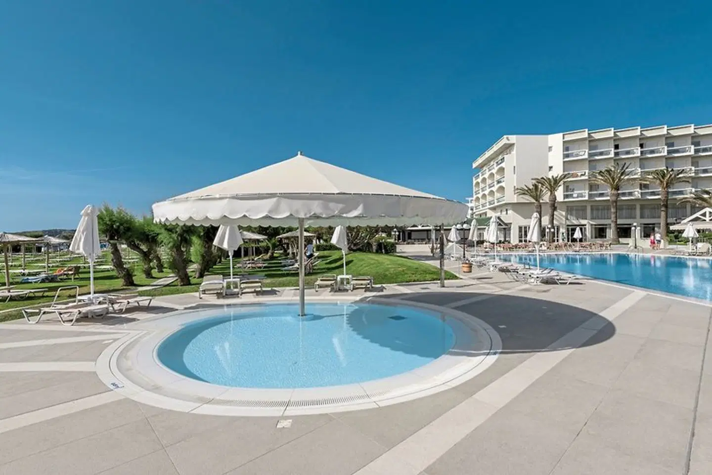 Apollo Beach OUTDOOR_POOL
