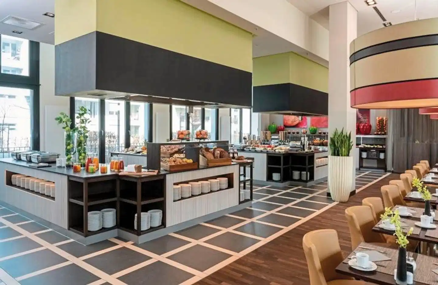 Leonardo Royal Hotel Munich Lobby