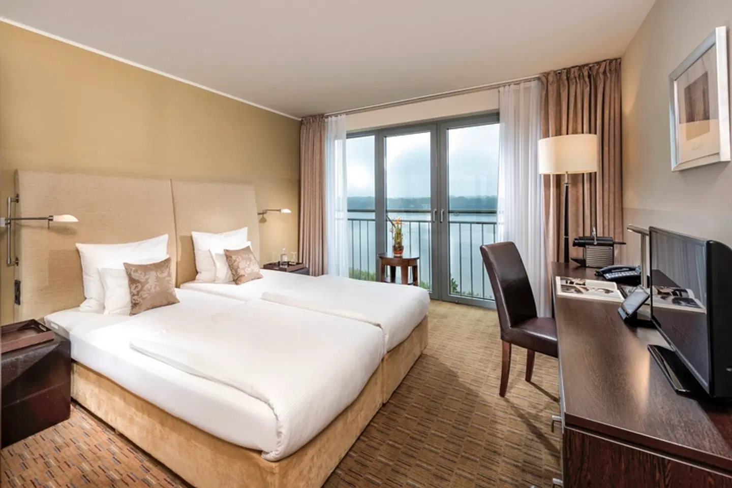 elaya hotel hamburg finkenwerder Wohnbeispiel