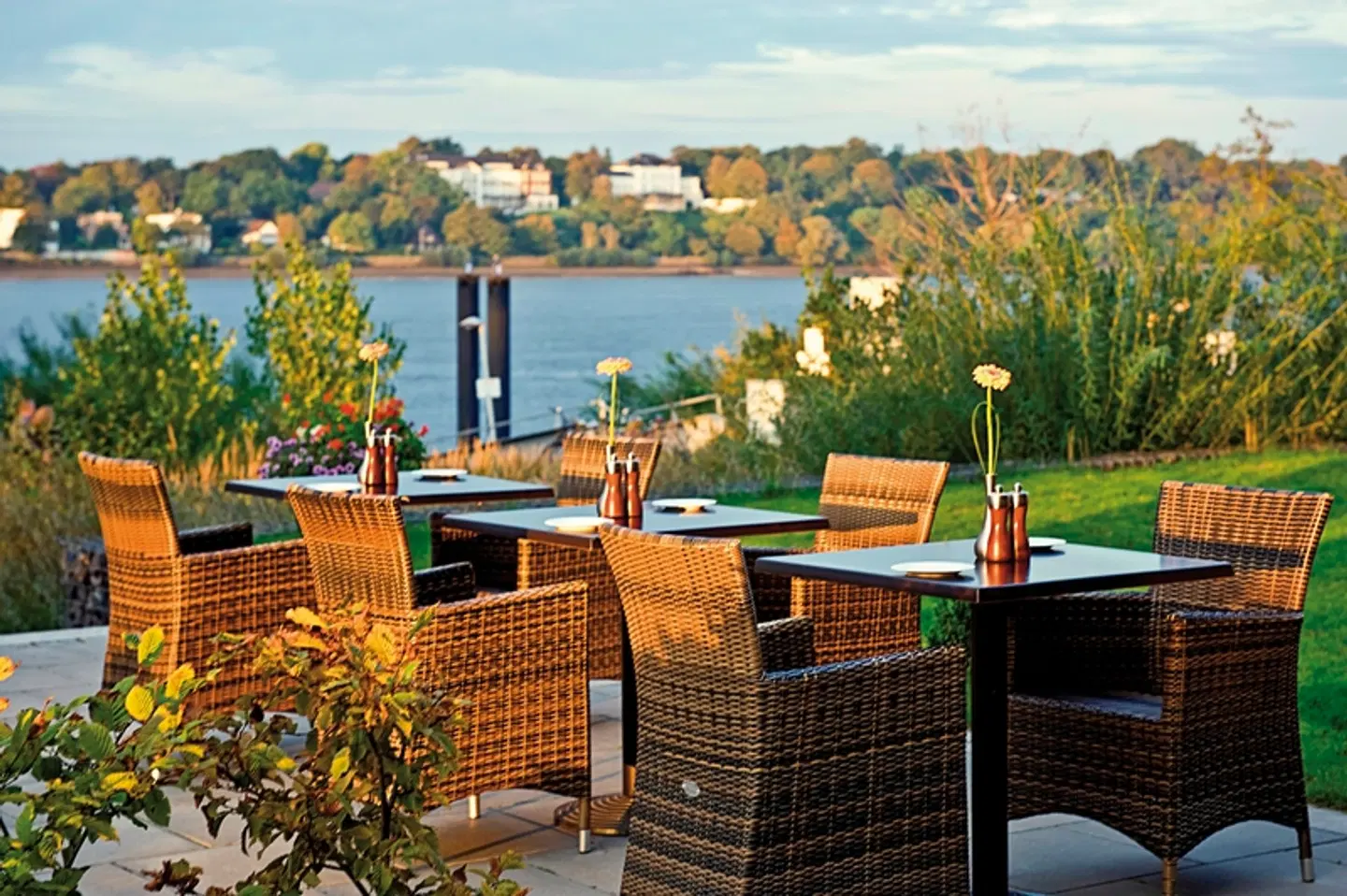 elaya hotel hamburg finkenwerder Terrasse