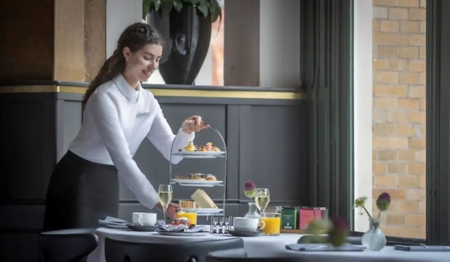 Clayton Hotel Amsterdam American PEOPLE