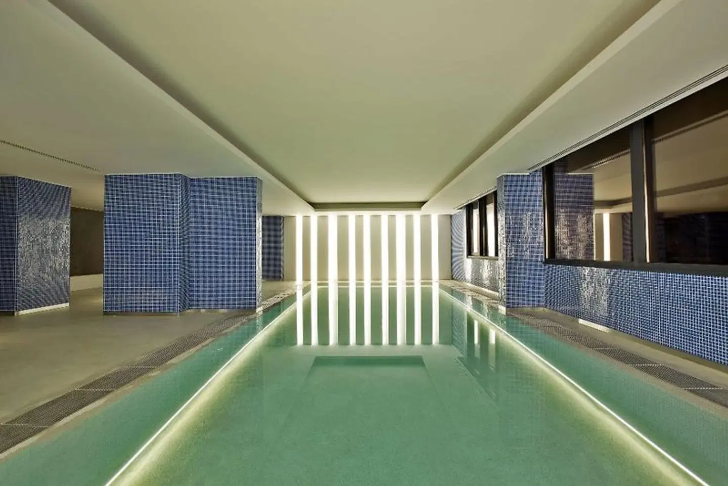 EVOLUTION Lisboa Hotel Hallenbad