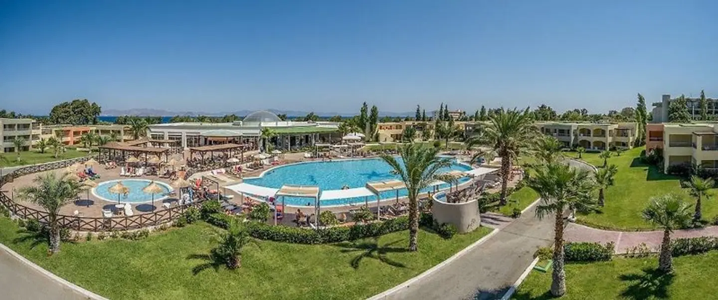 Kipriotis Maris Suites OUTDOOR_POOL