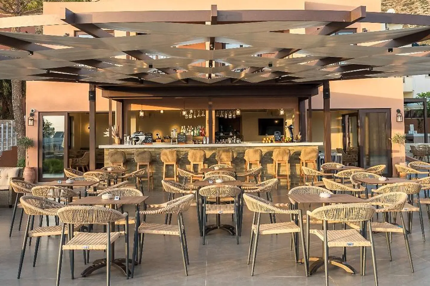 Hotel Pyriá Bar