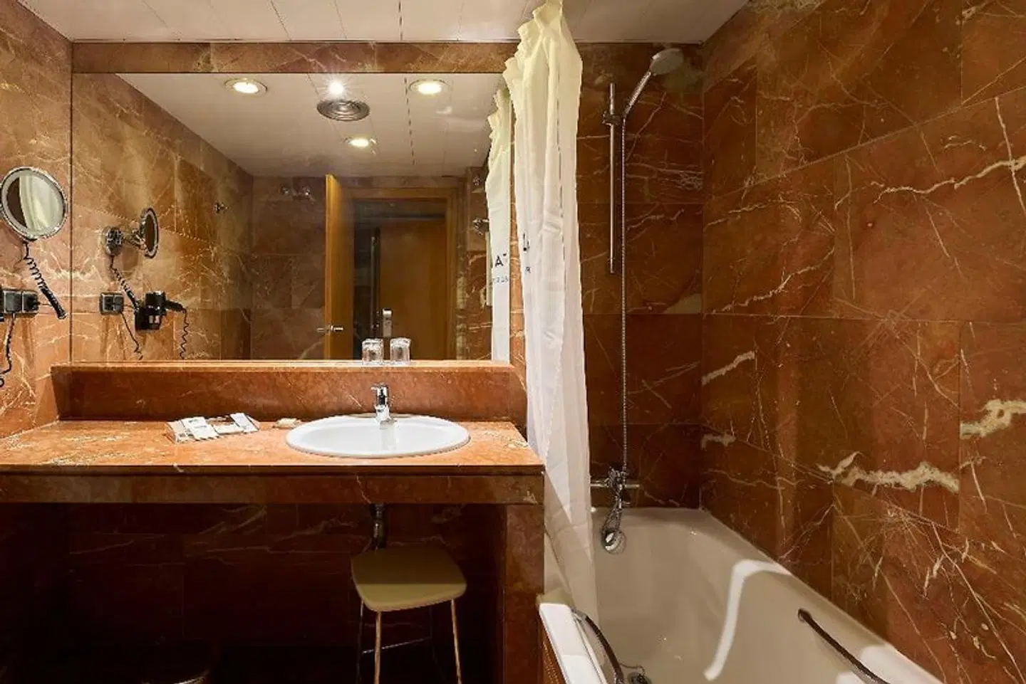 Catalonia Plaza Catalunya Badezimmer