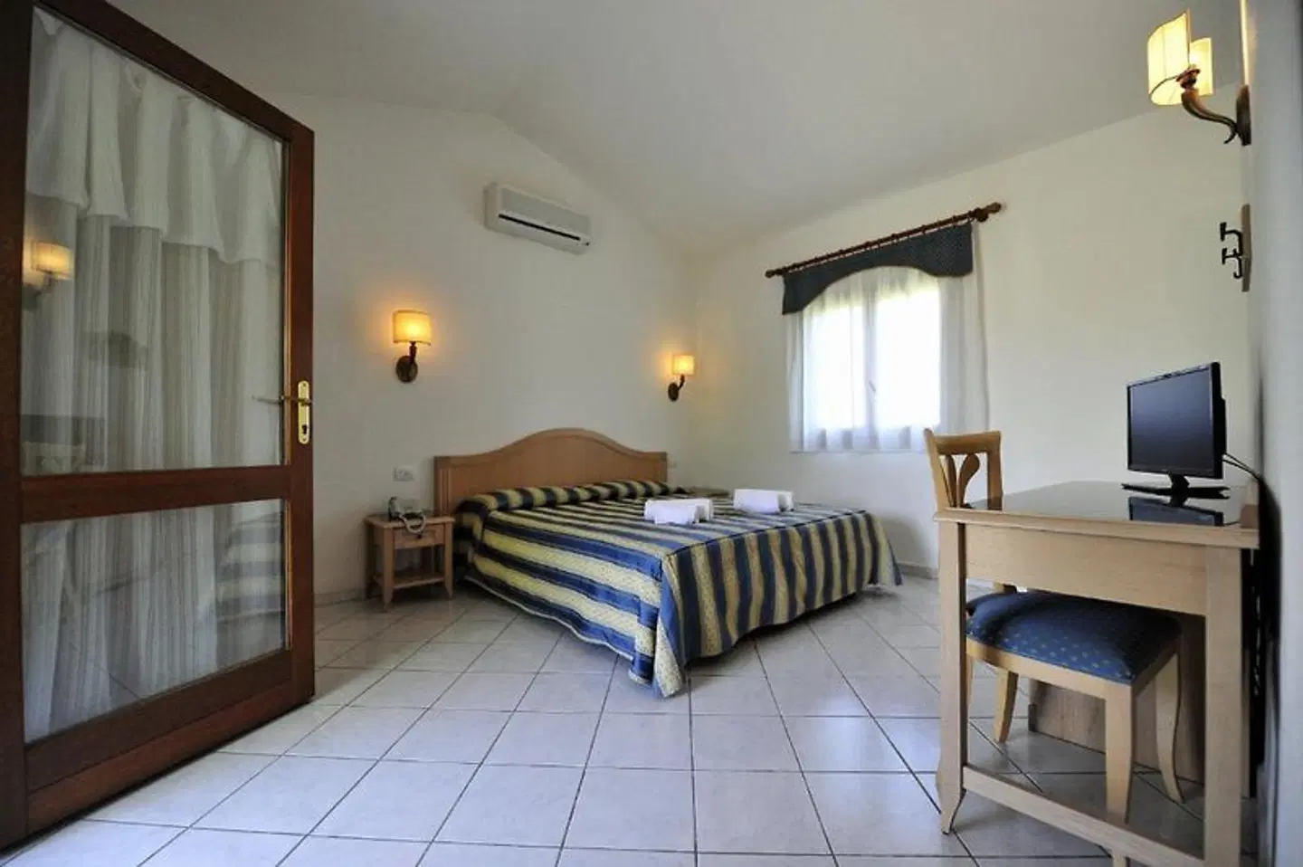 Cala Mirto ROOM_EXAMPLE