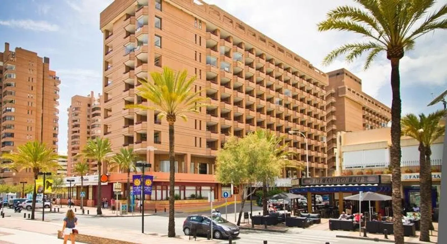 Las Palmeras Affiliated by FERGUS EXTERIOR