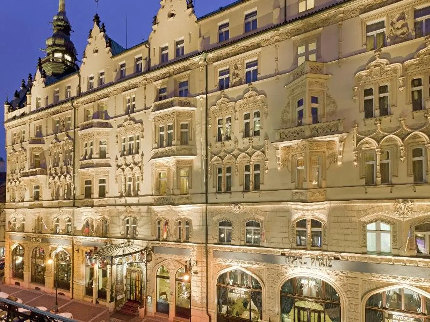 Paris Prague EXTERIOR