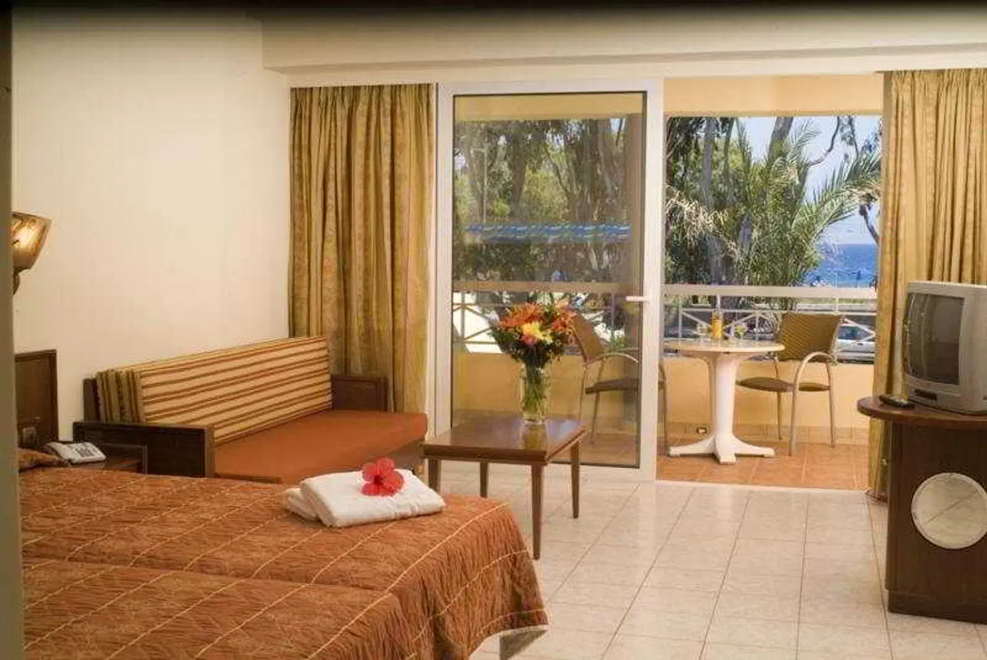 Kipriotis Maris Suites ROOM_EXAMPLE