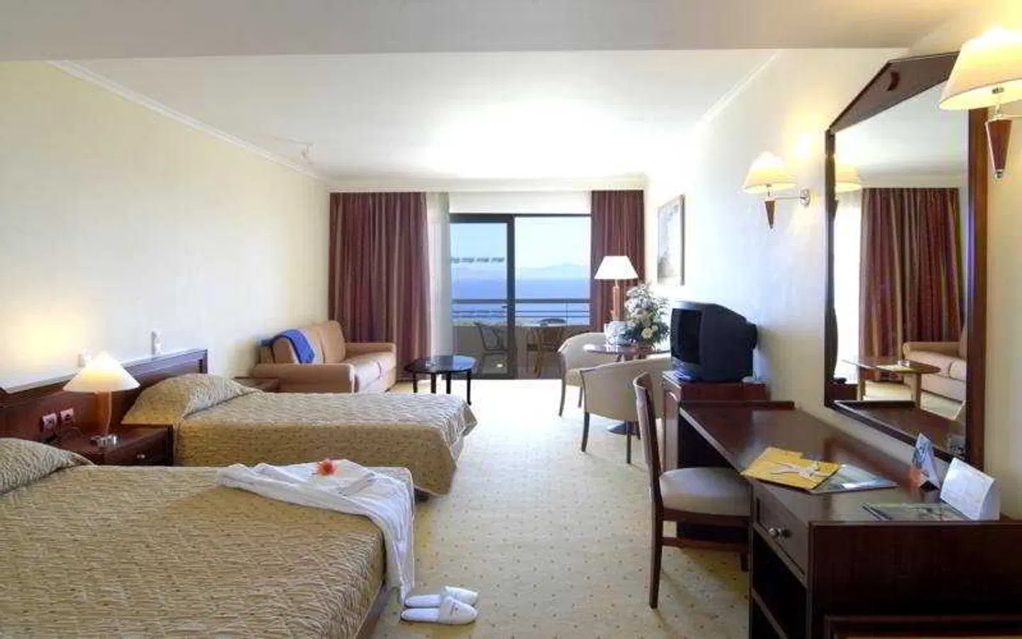Kipriotis Maris Suites ROOM_EXAMPLE