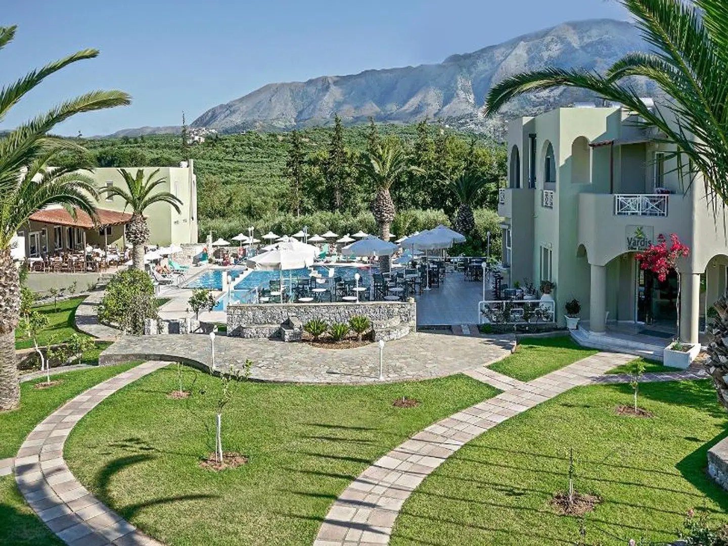 Vardis Olive Garden EXTERIOR